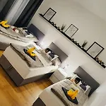 Leon 3 Wunderschoenes Neues דירה